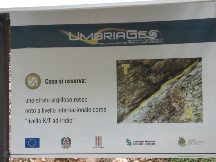 Italian sign explaining the K/T boundary site in Gubbio