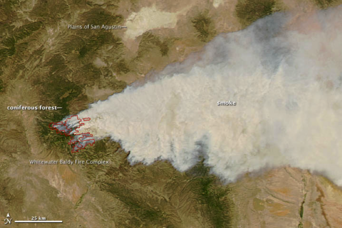 satellite photograph showing the Whitewatr-Baldy fire complex and the large plume of smoke blowing off to the east.