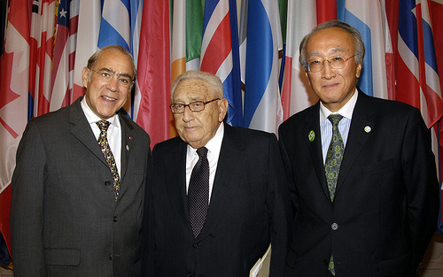 Three men celebrating the 30th anniversary of the International Energy Agency