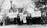 1917 photo of women holding suffragist signs