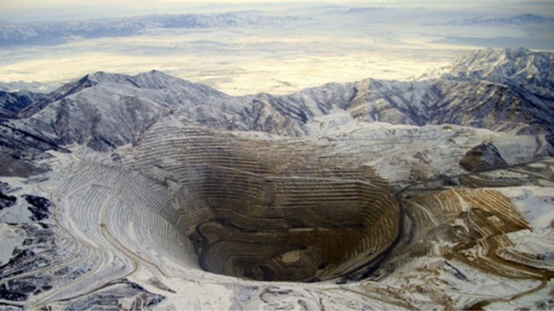 Overhead photo of Bigham Canyon copper mine