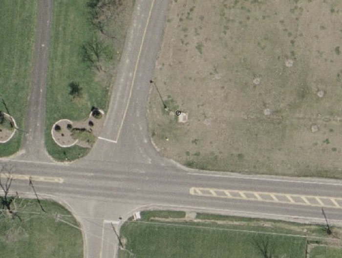 Aerial checkpoint image in the orthophoto to be tested. Described in caption.