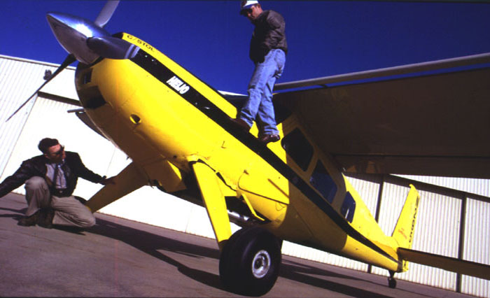 Image of a Helio Courier, a small plane, see text above
