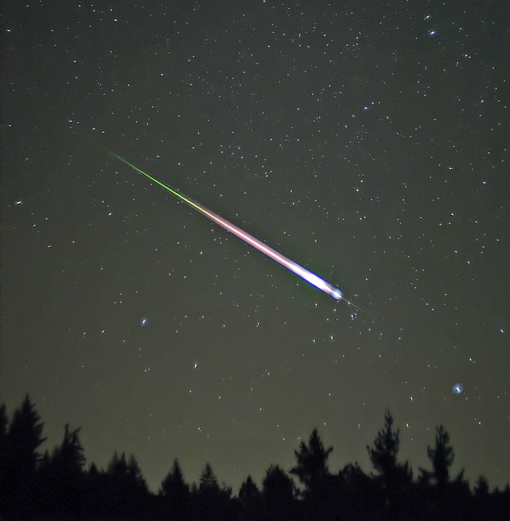 photo of a meteor in the Leonid Meteor shower