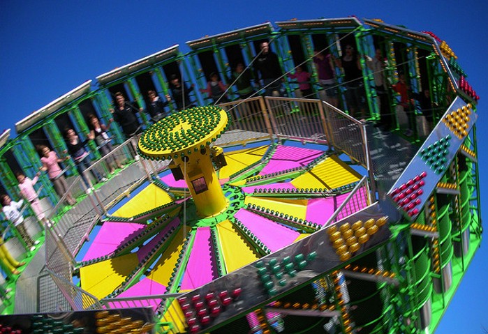 A tilt-a-whirl ride at an amusement park.