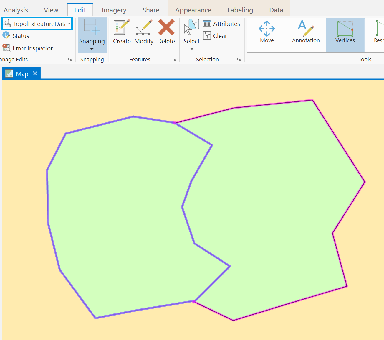 Screen capture of moving a shared vertex with geodatabase topology turned on
